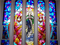 Glasfenster mit christliche Heilige